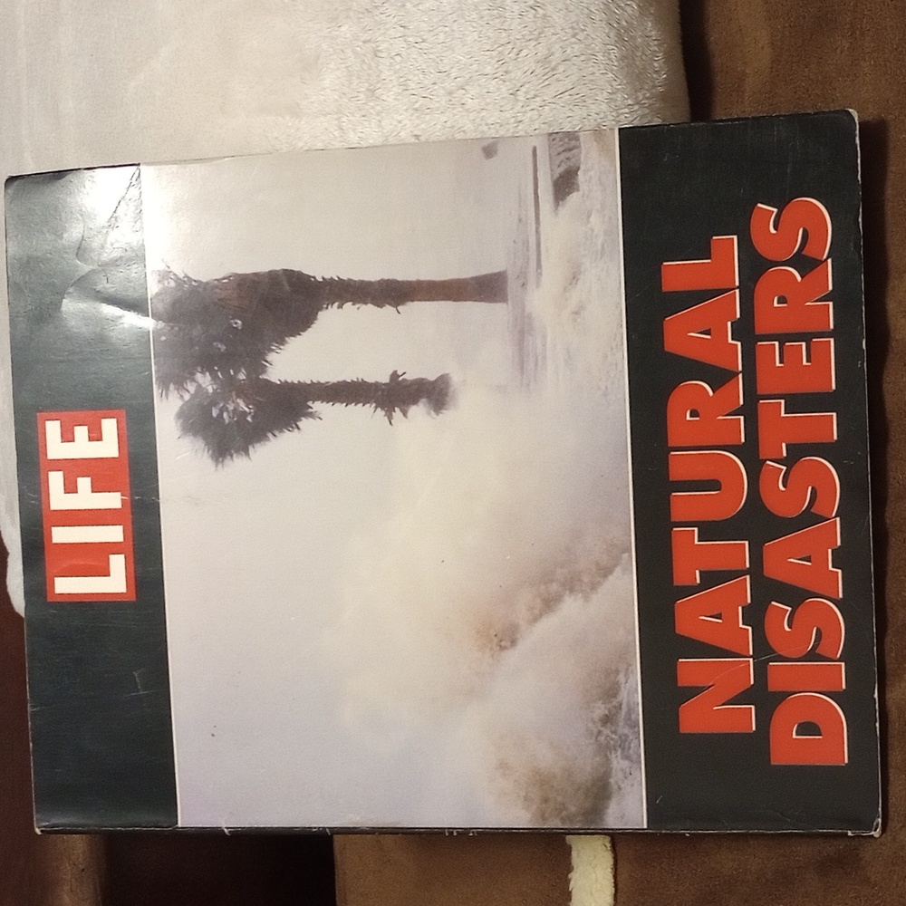 Vintage 1994 LIFE Natural Disasters paperback Book